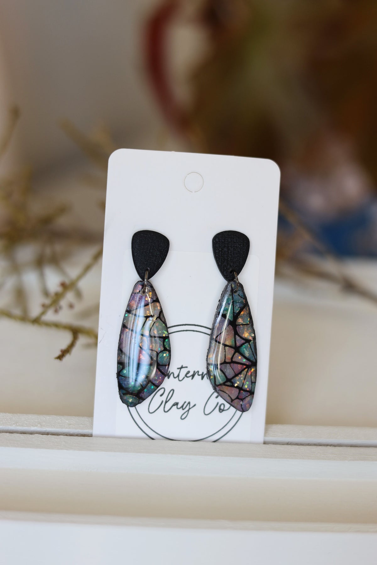 Shimmering colours with a geometric pattern