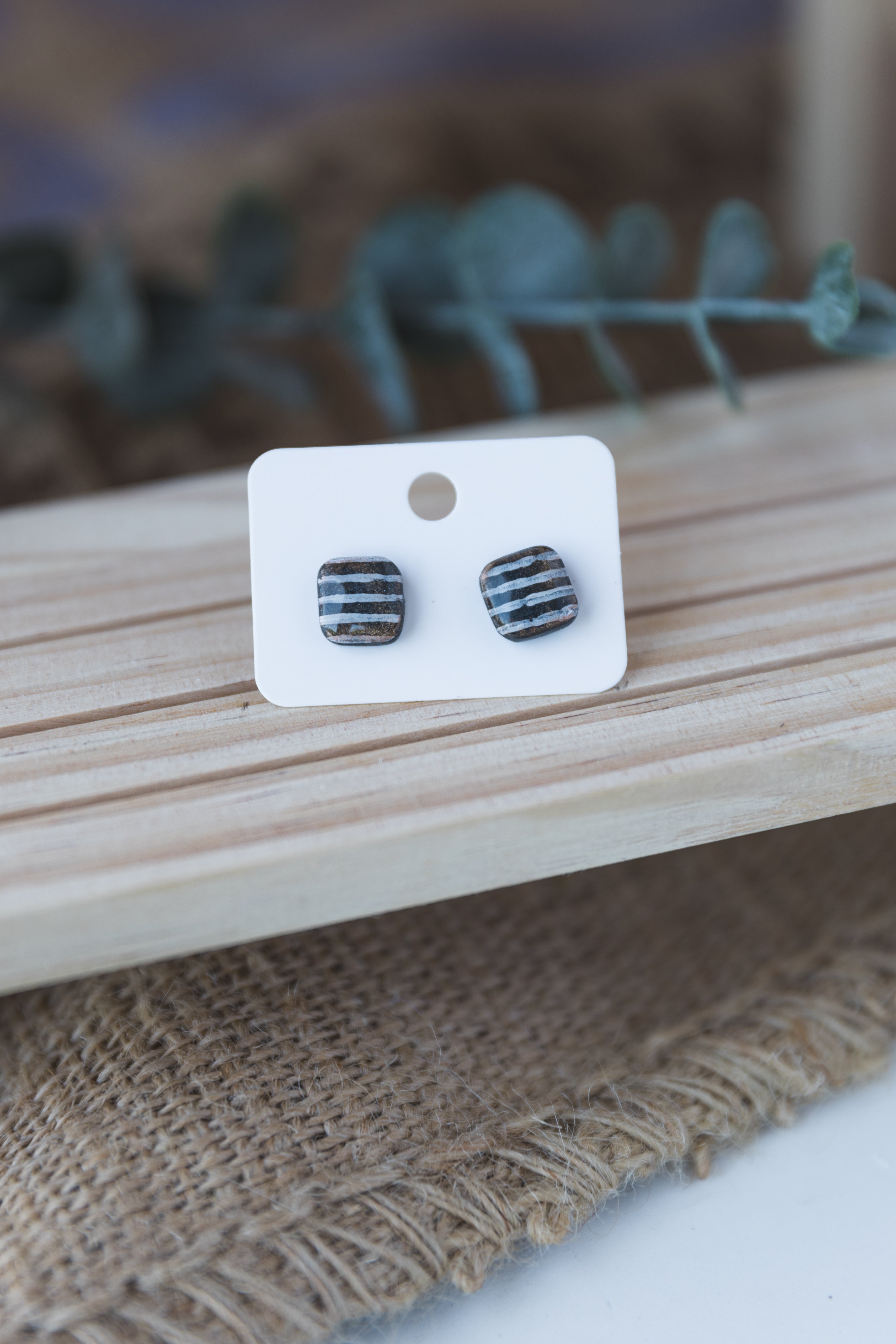 Black & white striped stud