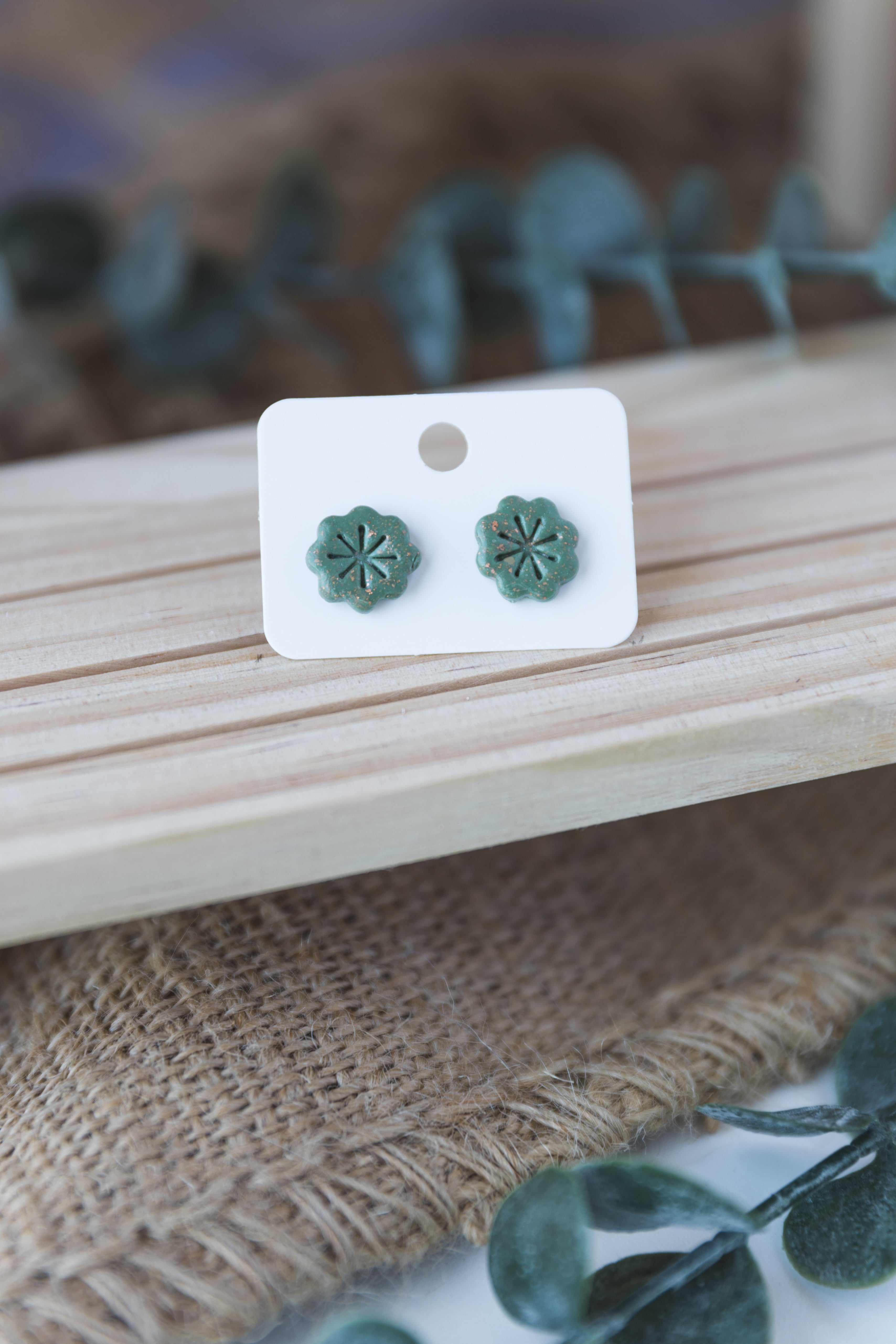 Green flower stud