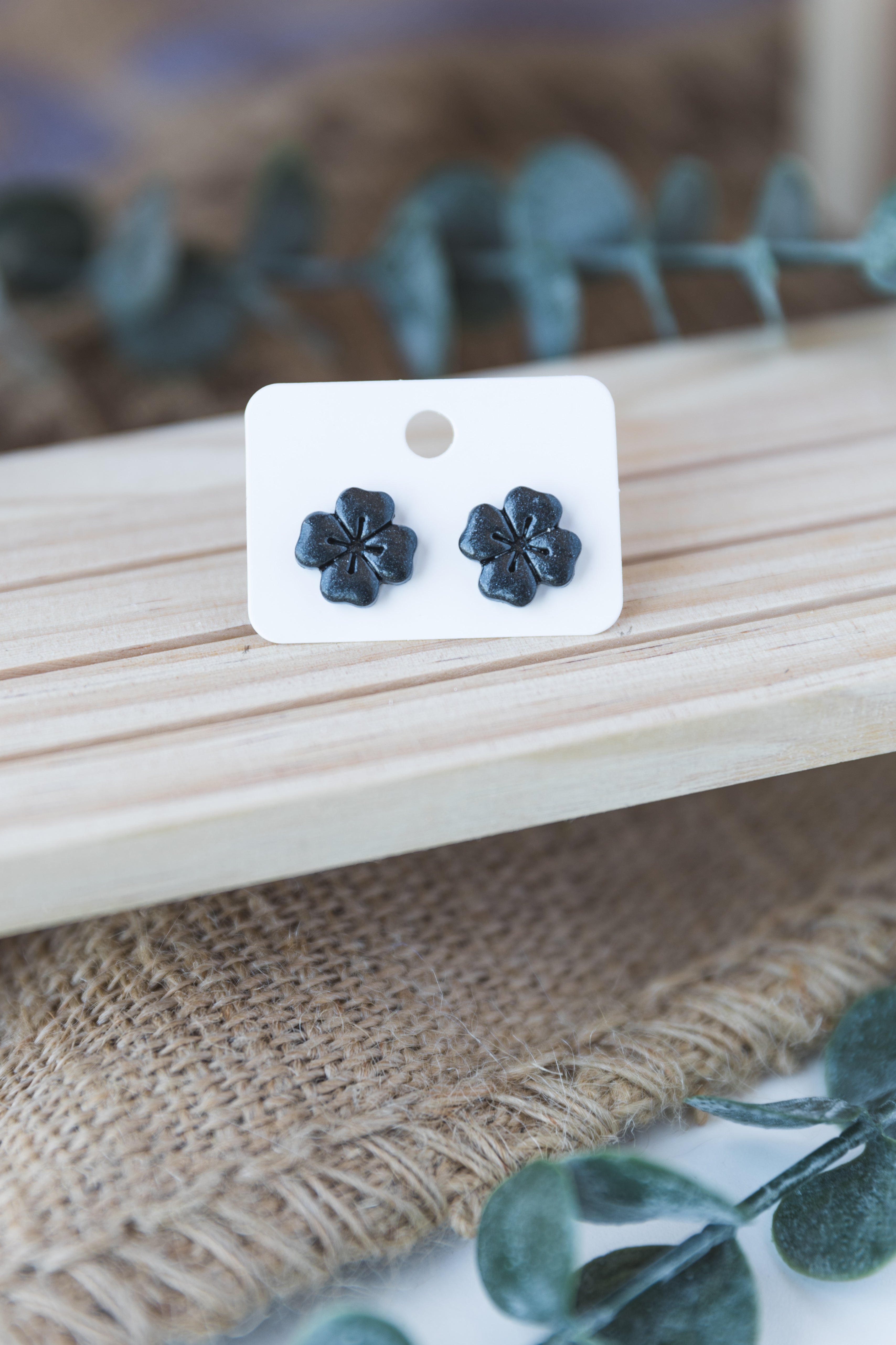 Black flower stud